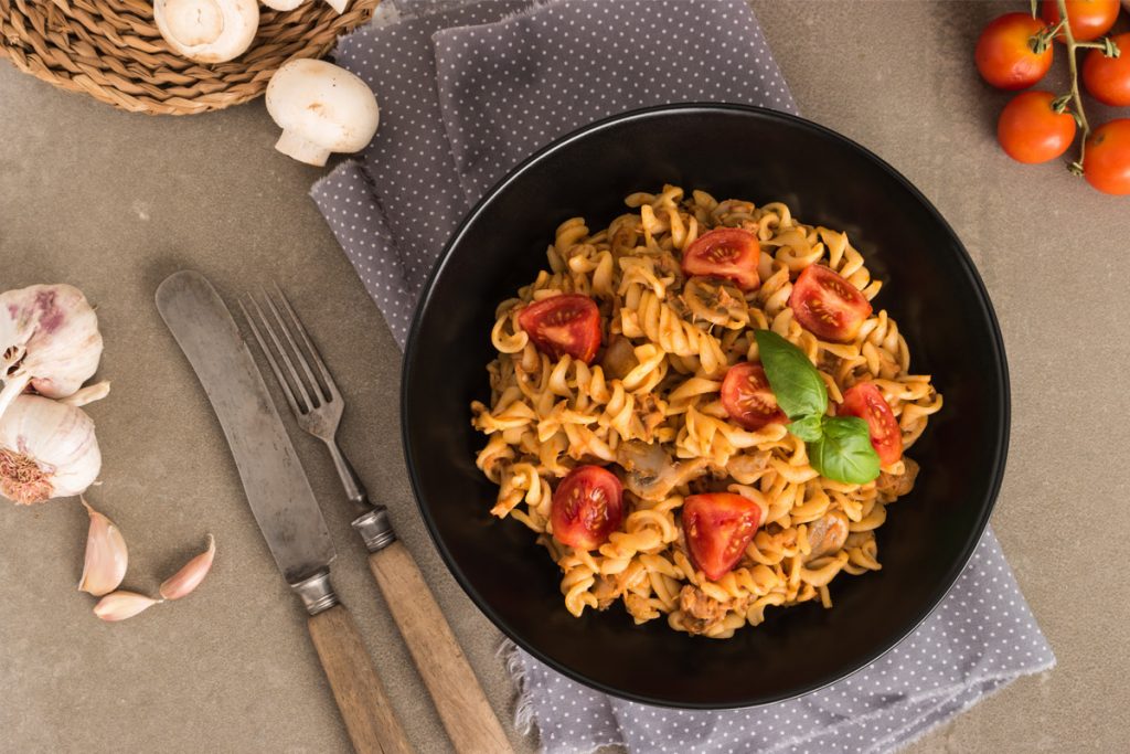 Fusilli integrali al pesce spada e pomodorini