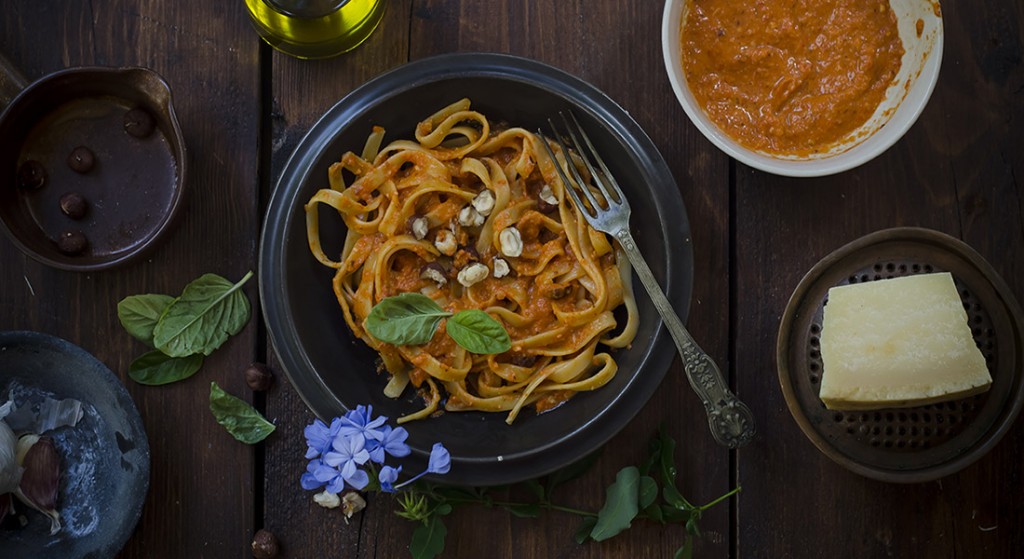 Pesto di peperoni e nocciole