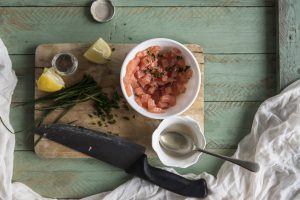 ricetta tartare di salmone con crema di avocado