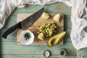 ricetta tartare di salmone con crema di avocado