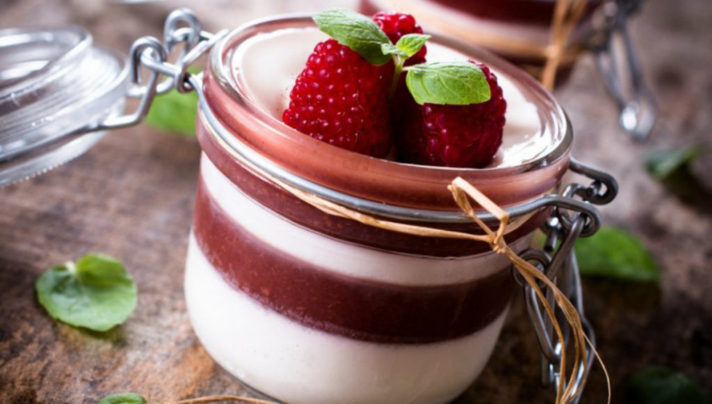 panna cotta ai lamponi, una ricetta light