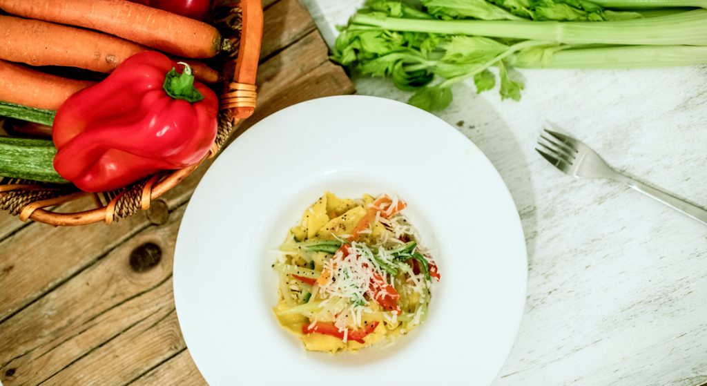 pappardelle di grano saraceno con verdure e pecorino