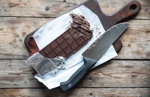 tronchetto di natale fatto in casa spezzetta il cioccolato