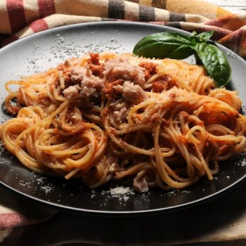 Spaghetti Al Tonno: La Ricetta Con Il Sugo - Melarossa