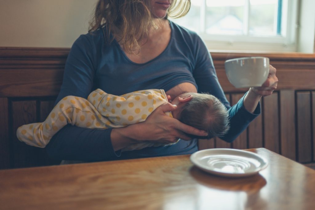 dieta in allattamento: cosa mangiare, esempio di menù, e alimenti da integrare