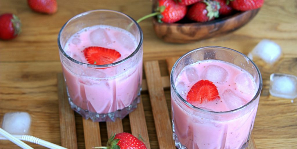 lassi fragola e menta, una bevanda fresca e leggera