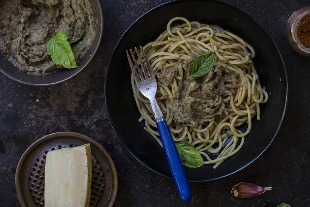 ricetta pesto di melanzane