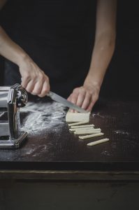 fusilli fatti in casa tagliare a strisce