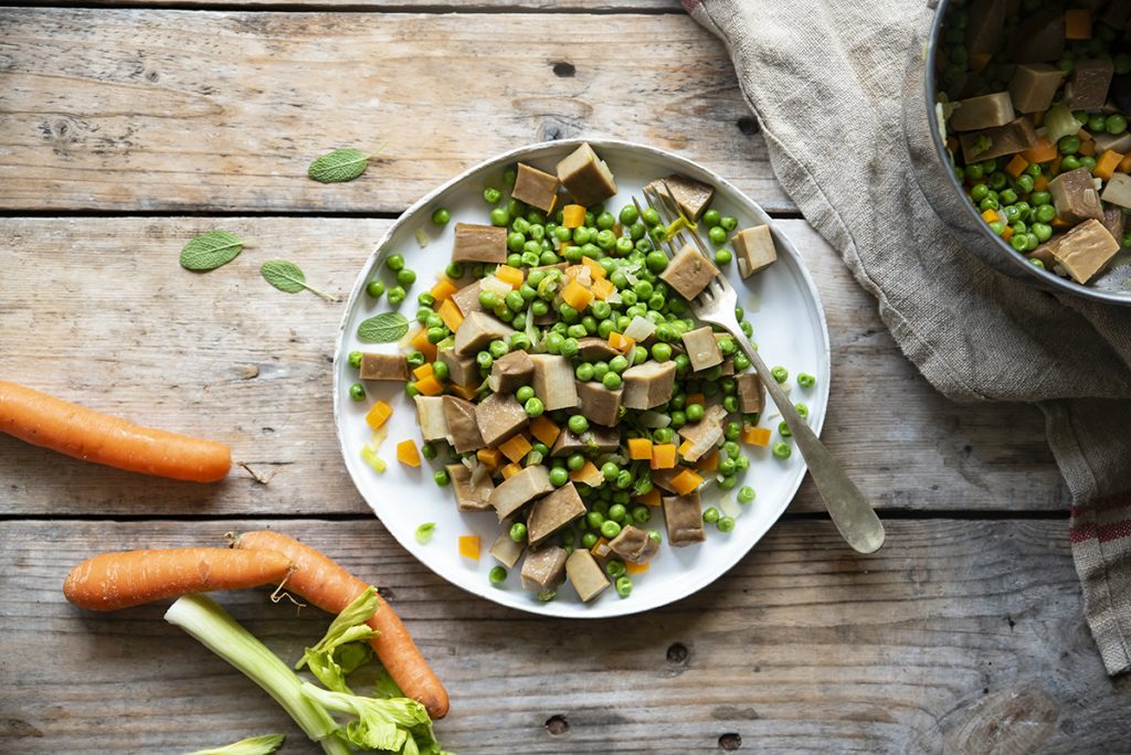 spezzatino di seitan con piselli