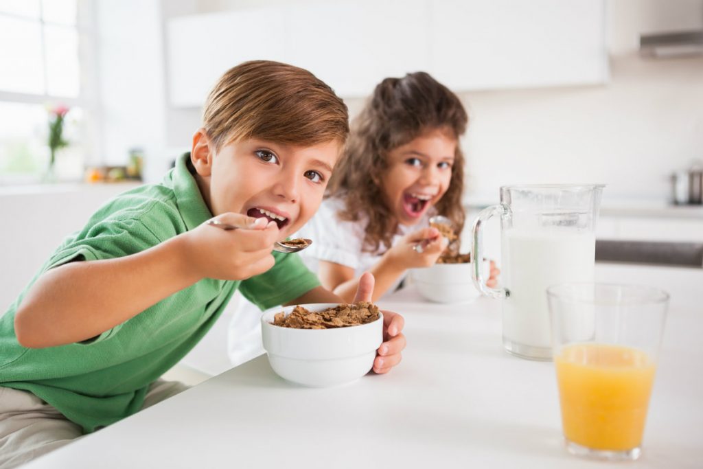 obesità infantile, saltare la colazione aumenta il rischio