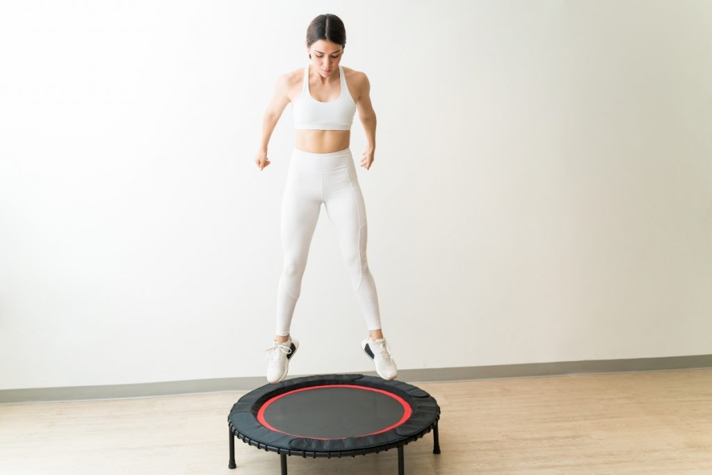 rebounding o tappeto elastico: benefici e workout da fare a casa