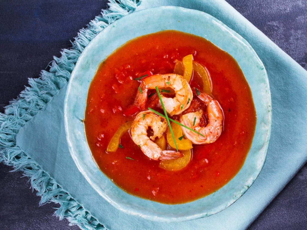 gazpacho con gamberi: zuppa fredda perfetta a dieta