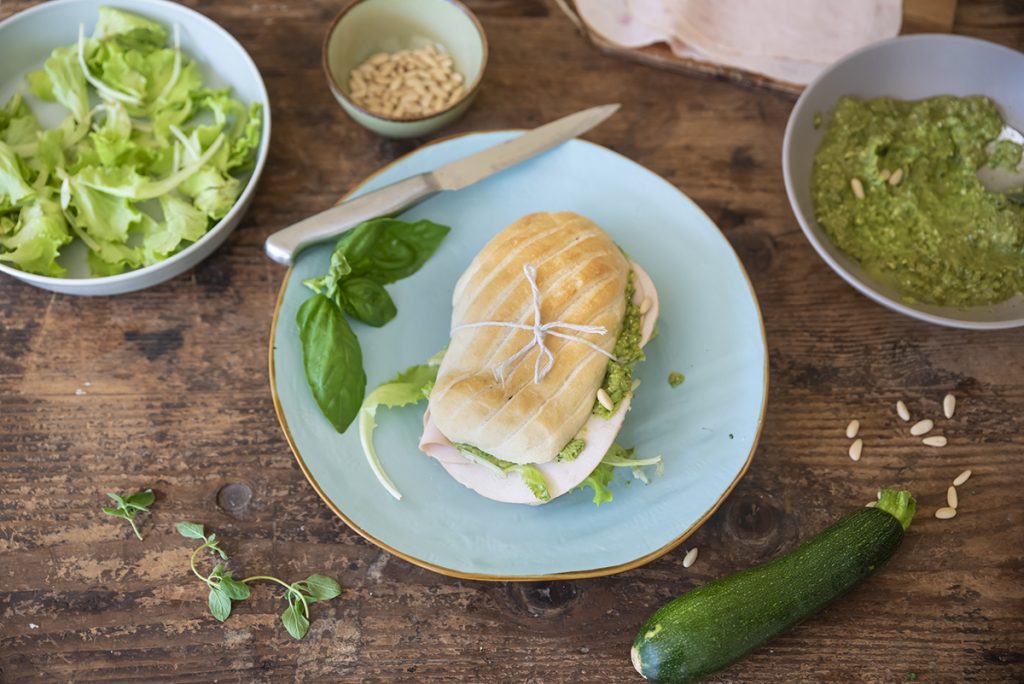 panino con pesto di zucchine