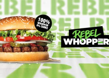 Burger King lancia anche in Italia il Rebel Whopper, l'hamburger 100% vegetale che sembra carne