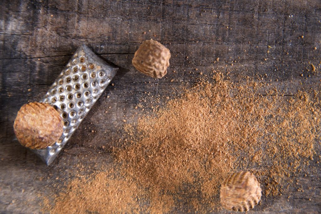 noce moscata: cos'è, storia, valori nutrizionali, benefici e usi in cucina