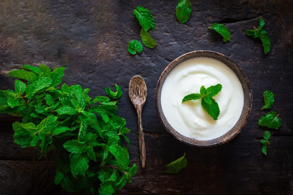 yogurt greco: benefici, valori nutrizionali e ricette veloci