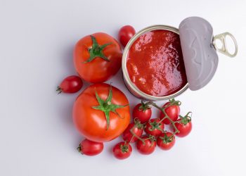 Test su 15 polpe di pomodoro: pochi pesticidi ma troppa acqua