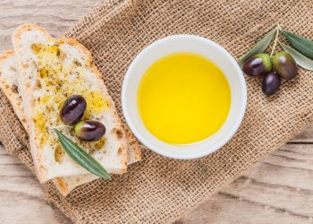 Tumore del colon retto: l'olio extravergine di oliva aiuta a prevenirlo