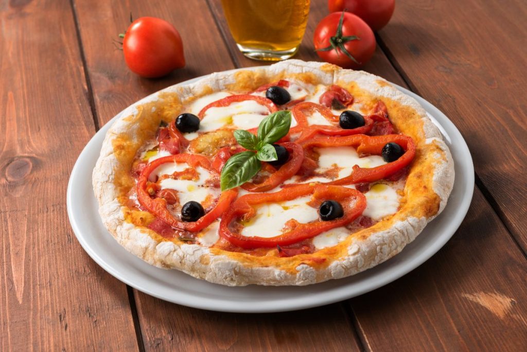 pizza con peperoni e olive