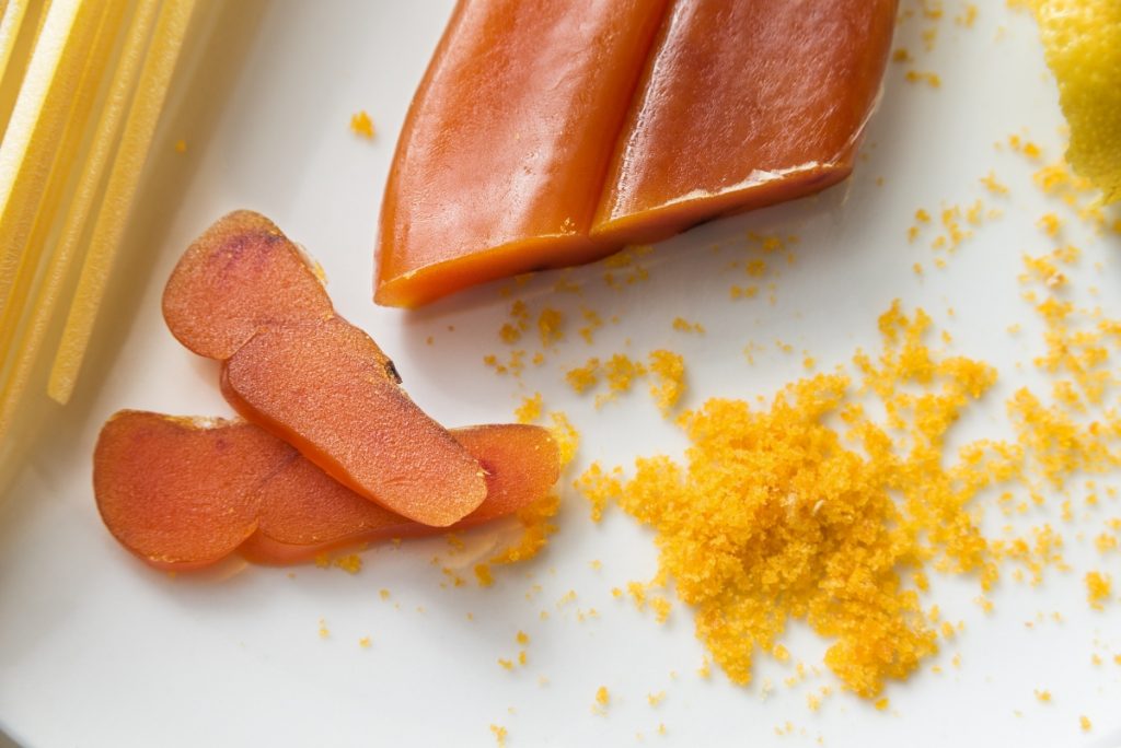 bottarga: cos'è, guida all'acquisto, valori nutrizionali, benefici e usi in cucina