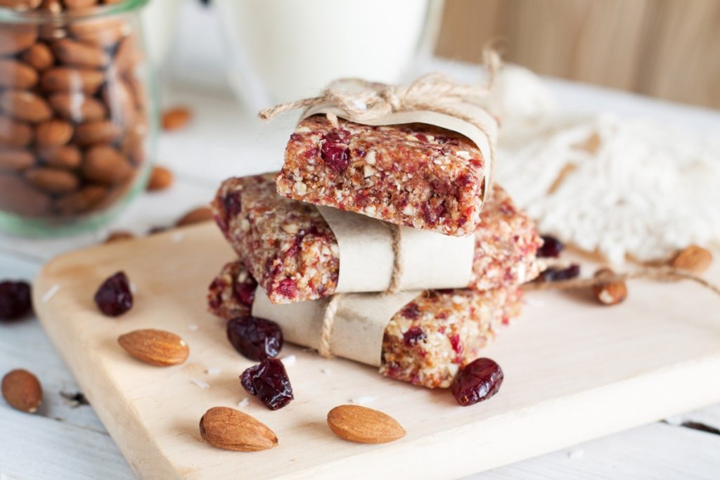 barrette di avena con cocco e mirtilli