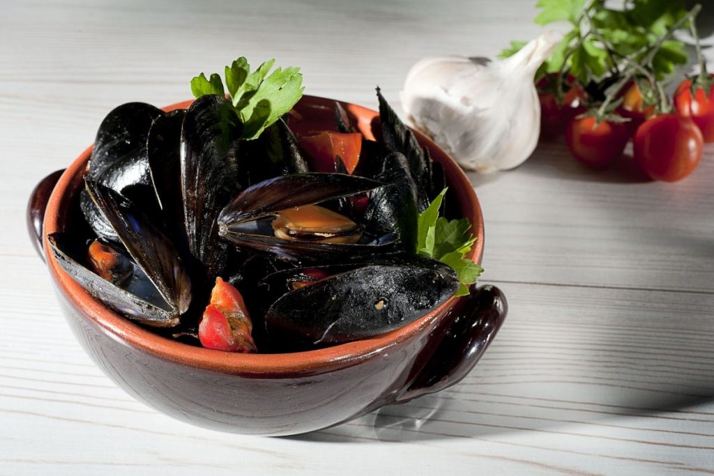 Impepata di cozze: un antipasto veloce e leggero