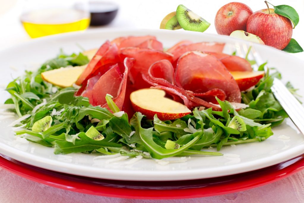 insalata di misticanza e bresaola