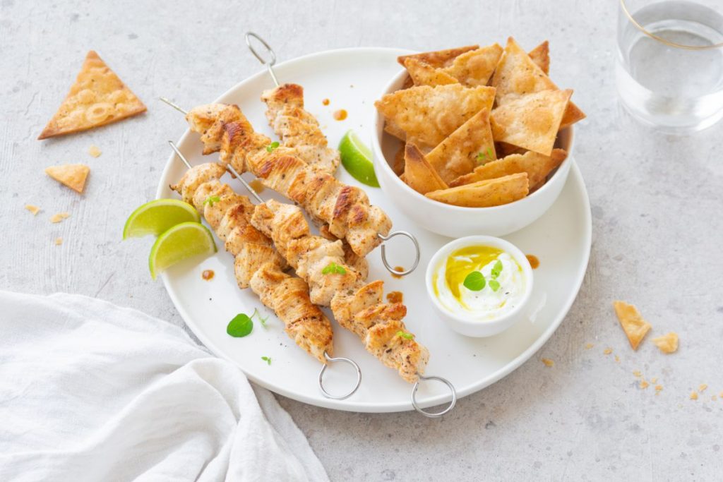 souvlaki con chips di piadine