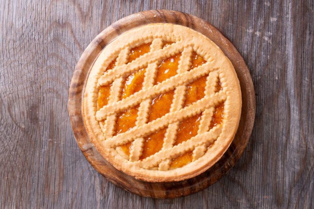 crostata di albicocche un dolce della tradizione per colazione