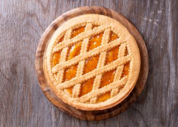 crostata di albicocche un dolce della tradizione per colazione