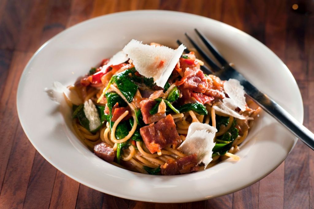 Spaghetti con salame facili e veloci