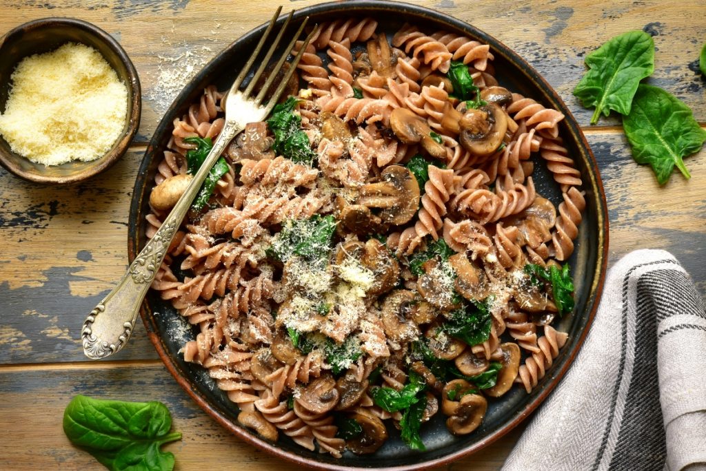 pasta integrale: che cos'è, differenze con la pasta classica, benefici, valori nutrizionali, ricette e controindicazioni