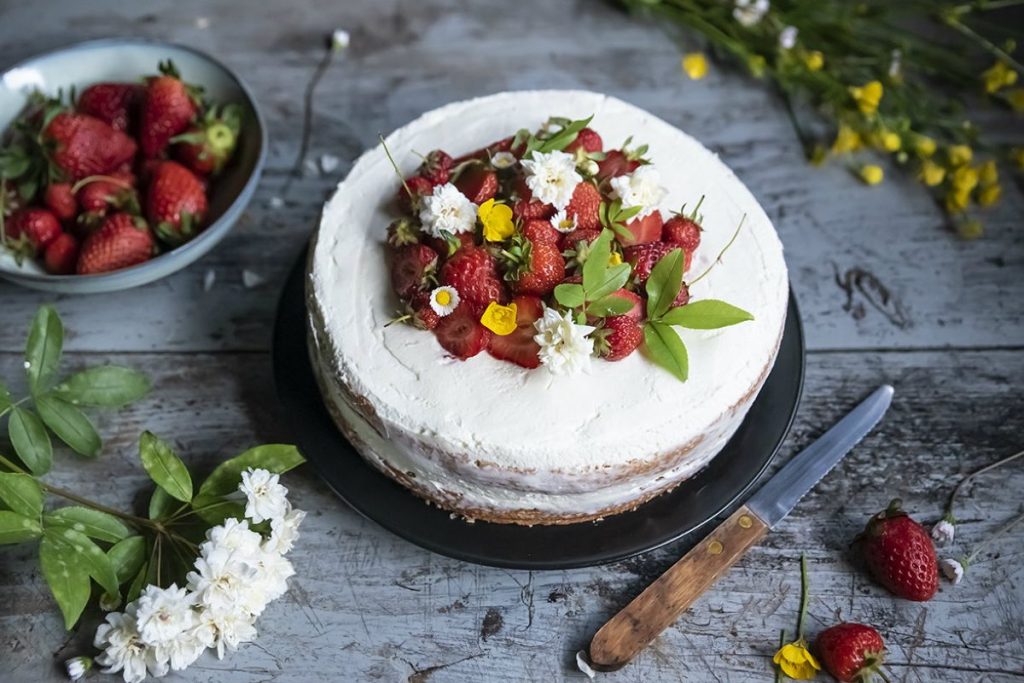 pan di spagna con crema allo yogurt