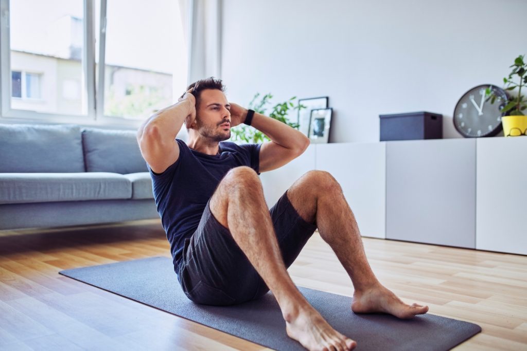 Sit up che cos'è, come fare correttamente l'esercizio, benefici, varianti e controindicazioni