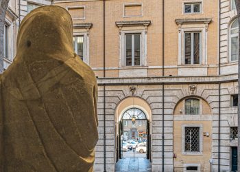 vista del cortile di Palazzo Braschi e dell'affaccio si Piazza Navona a Roma